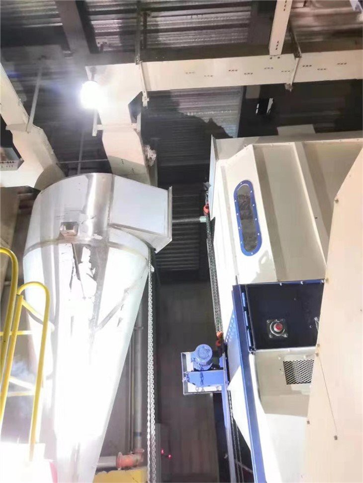 Counterflow cooler and cyclone installation 1